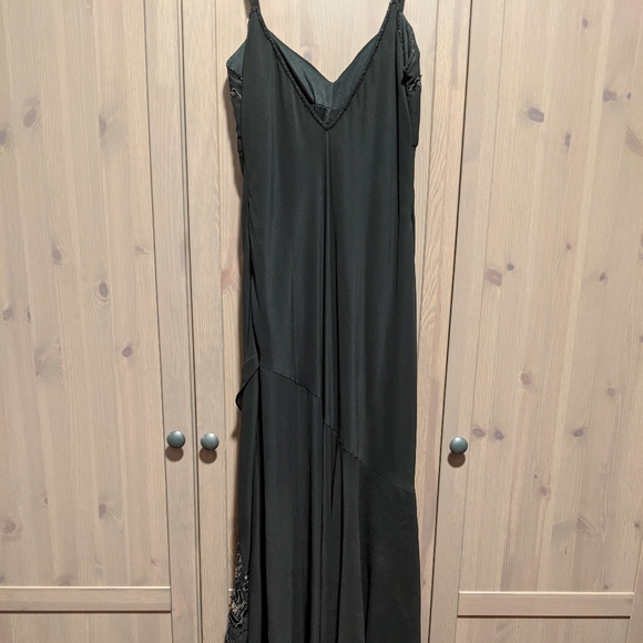 Black Sequined and Beaded Dress size 8 - Picture 3 of 15
